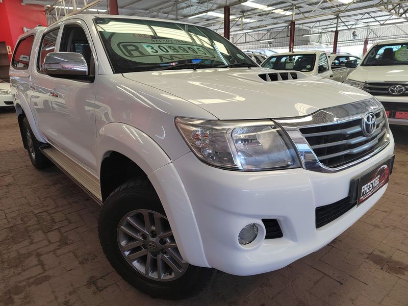 White Toyota Hilux 3.0 D-4D D/Cab 4x4 Raider AT with 213372km ,CALL LAUREN 078 251 2148