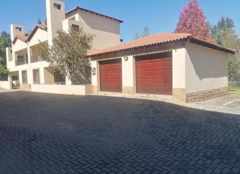 Two Bedroom Apartment for sale in Raslouw