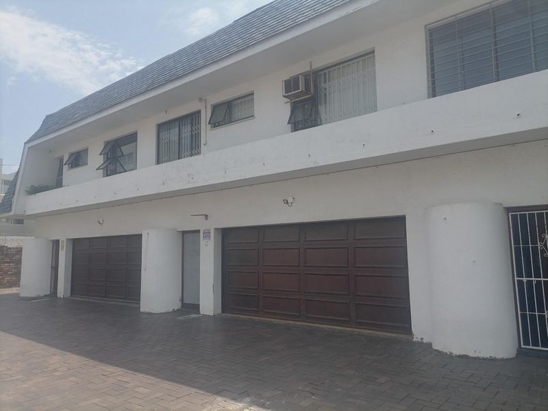 4 Bedroom Apartment For Sale in Southernwood