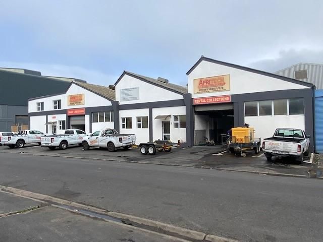 FACTORY / WORKSHOP TO LET - PAARDEN EILAND - READY TO NEGOTIATE A GREAT DEAL !!