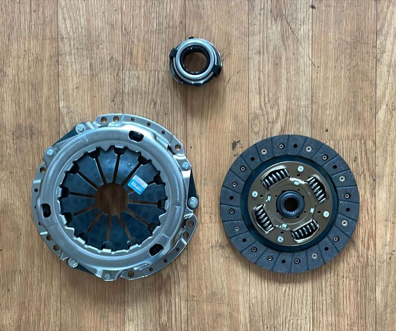 BRAND NEW  FAW V2  CLUTCH KITS FOR SALE