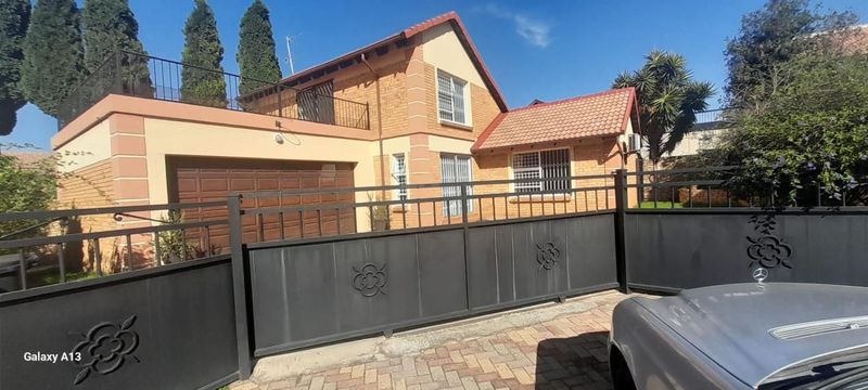 Eden Glen - 3 Bedrooms 2 bathrooms Townhouse to Rent in R15500