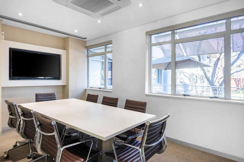Open plan office space for 10 persons in Regus East Rand - Eastgate