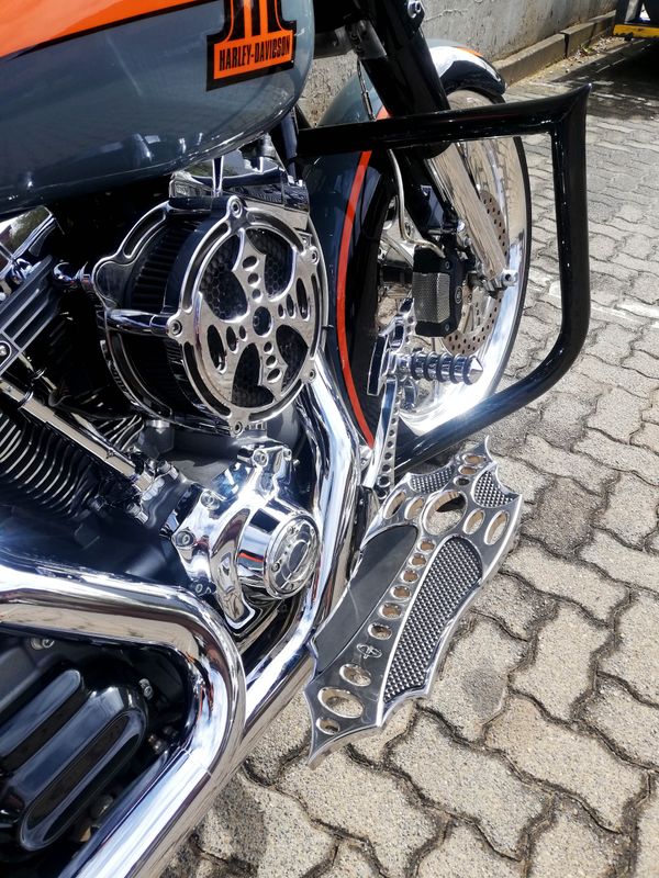 Stunning Customized CVO Road King Bagger!