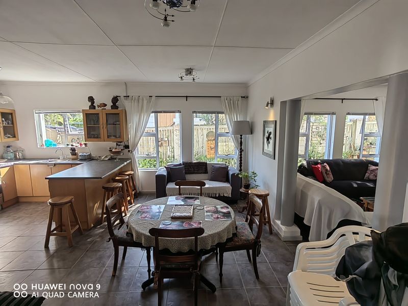 Nothing to be said, just walk in and enjoy this Canal  Home