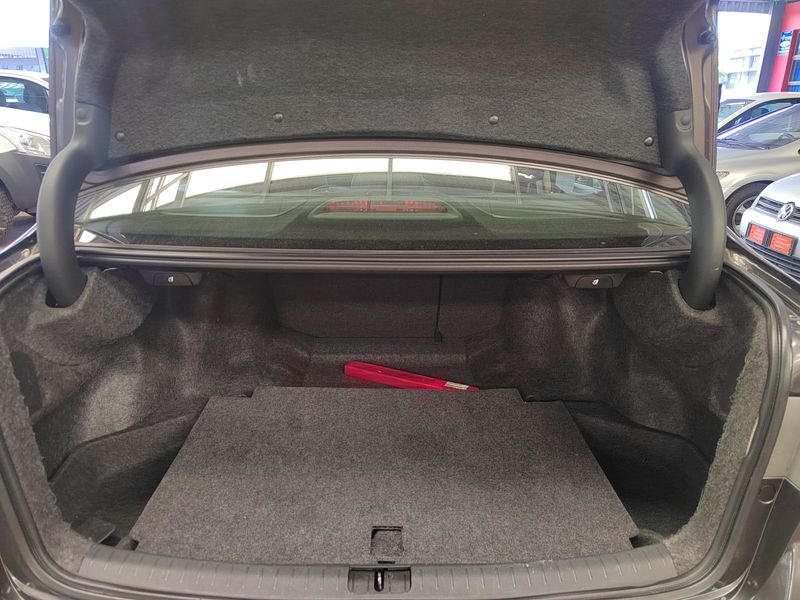 2011 Honda Accord 2.0 ELEGANCE SEDAN with 189747kms CALL BOITY 083 506 0587