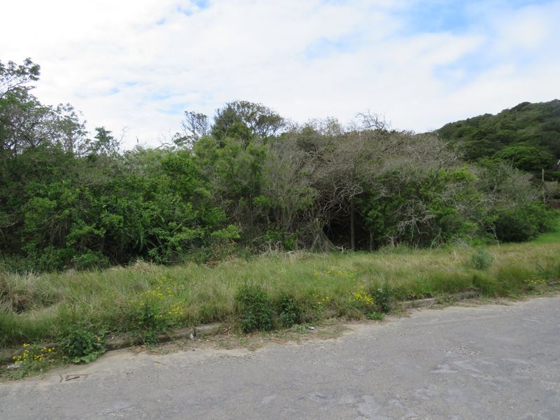 Vacant plot close to golf course and beach