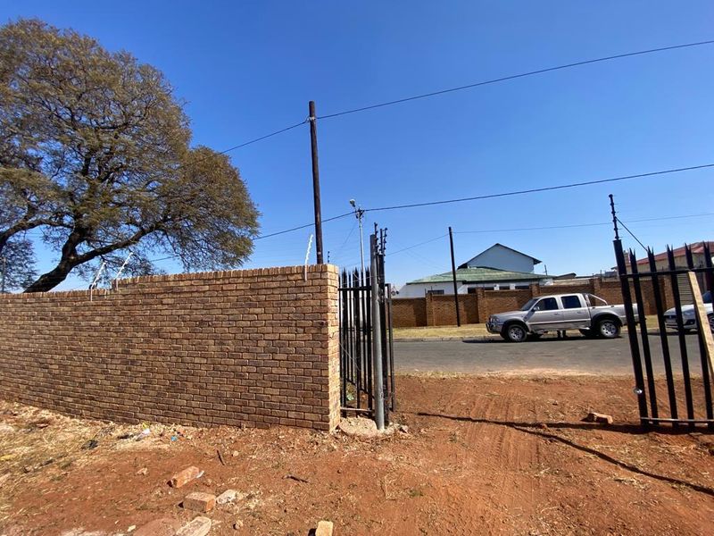 Delarey | Stand for sale in Roodepoort