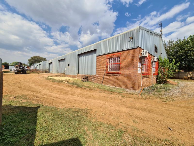 700SQM WAREHOUSE TO LET, WALTLOO