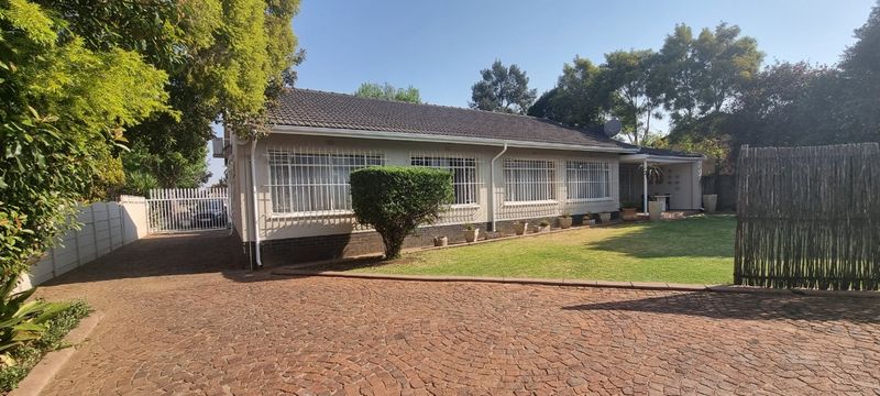 Large family home with a flatlet!