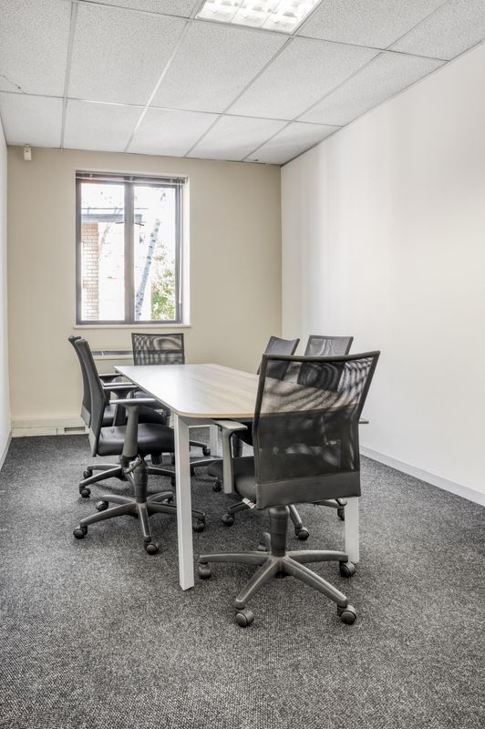 Private office space for 4 persons in Regus Bryanston Wedgefield