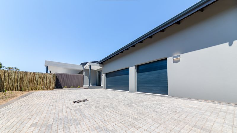Brand new - Modern Contemporary Single level Living - Brettenwood Coastal Estate
