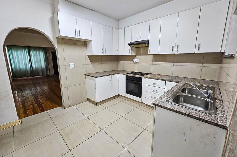 Spacious two bedroom Apartment to let in Montclair