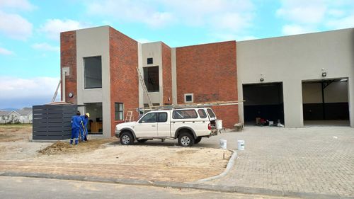 Brand new 246m2 industrial property to let in Stonewood