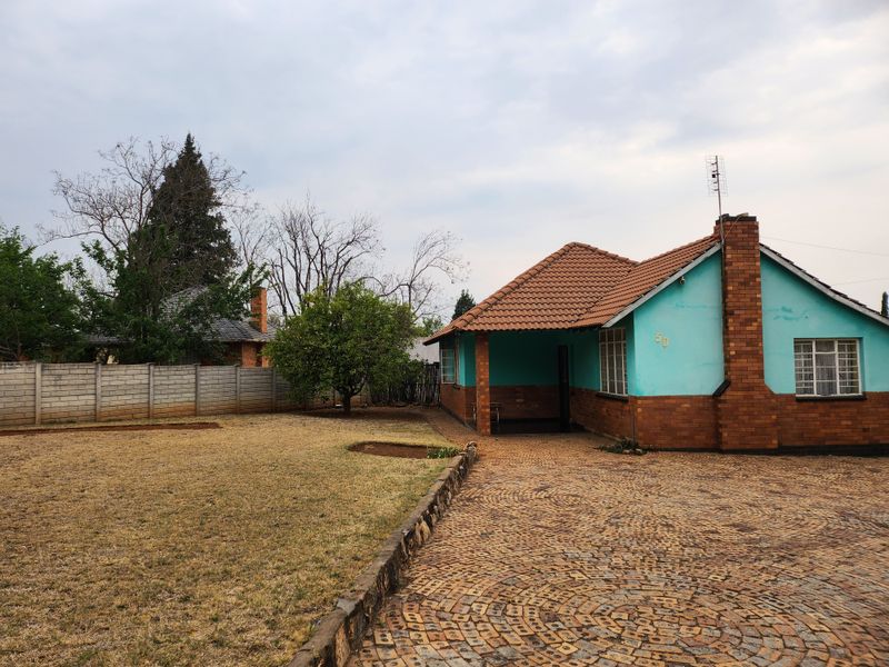 3 Bedroom House For Sale in Stilfontein Ext 3