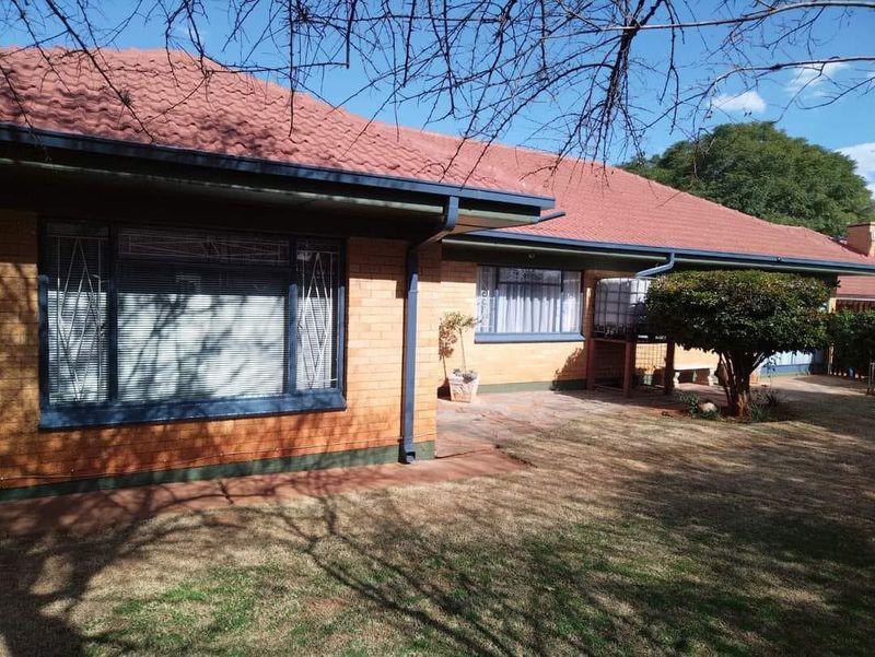 4 BEDROOM HOUSE WITH FLAT AND WORKSHOP FOR SALE IN FOCHVILLE