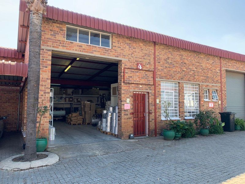 250sqm Warehouse to Let in Wynberg, Sandton