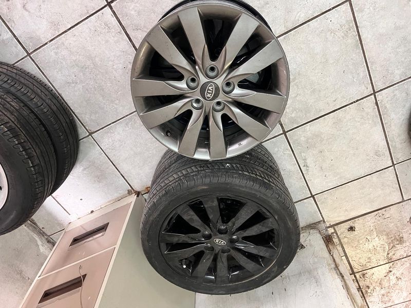 Kia Wheels and rims - Two wheels with Two black  rims - Two rims on its own - 1 silver one Black