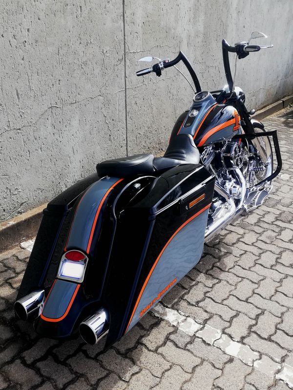 Stunning Customized CVO Road King Bagger!