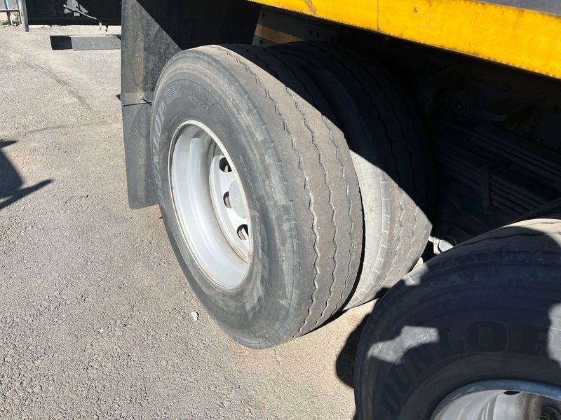 TATA LPT 1518 SLEEPER CAB WITH TAG AXLE AND VOLUME BODY