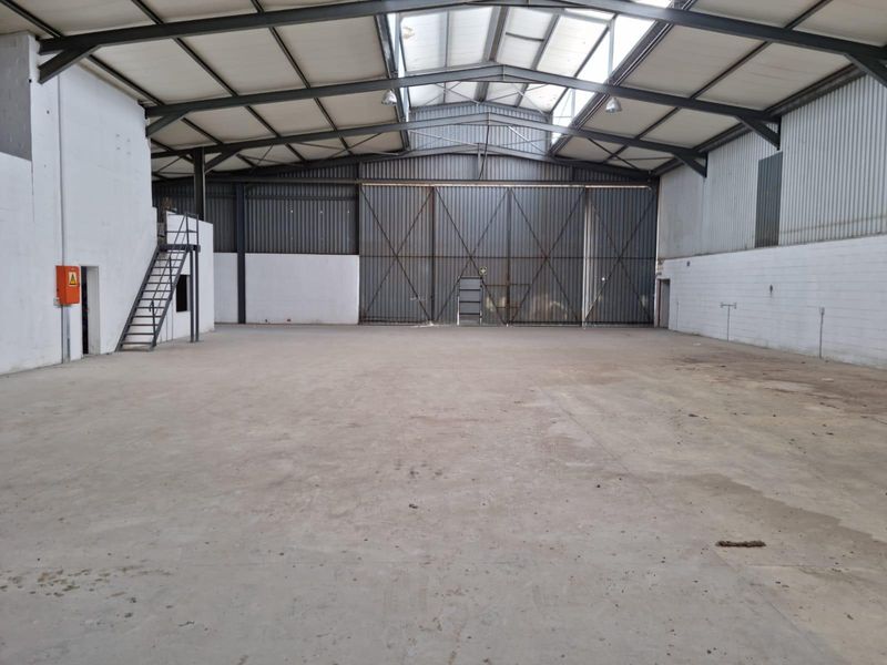 WAREHOUSE UNIT AVAILABLE TO LET IN STRAND