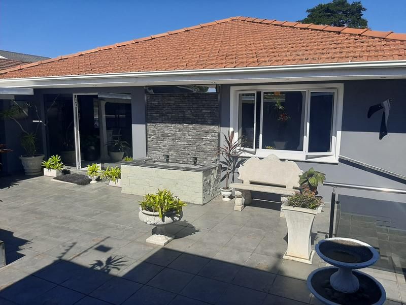 NICE AND EASY ESTATES PRESENT FOUR BEDROOMS HOUSE FOR SALE IN SYDNEM R 2 500 000