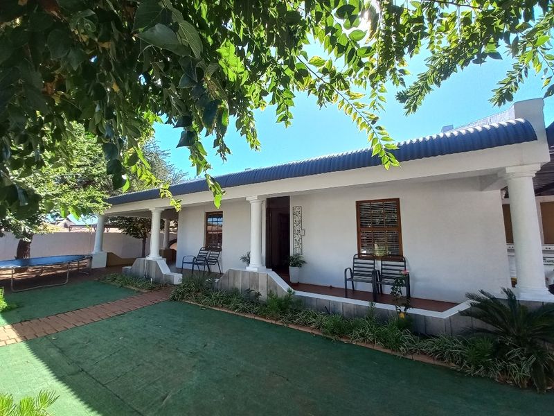 {FOR SALE - FAMILY HOUSE IN KATHU}