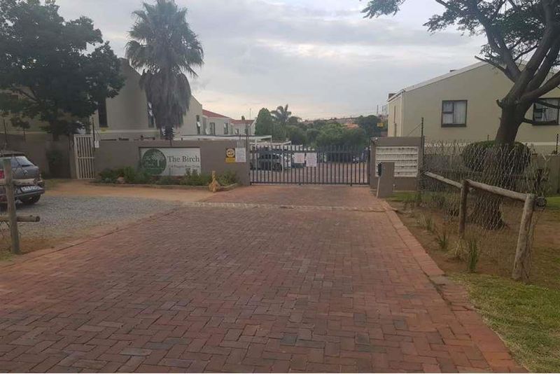 3 bedrooms townhouse for sale In Birchleigh North on Pongola Road