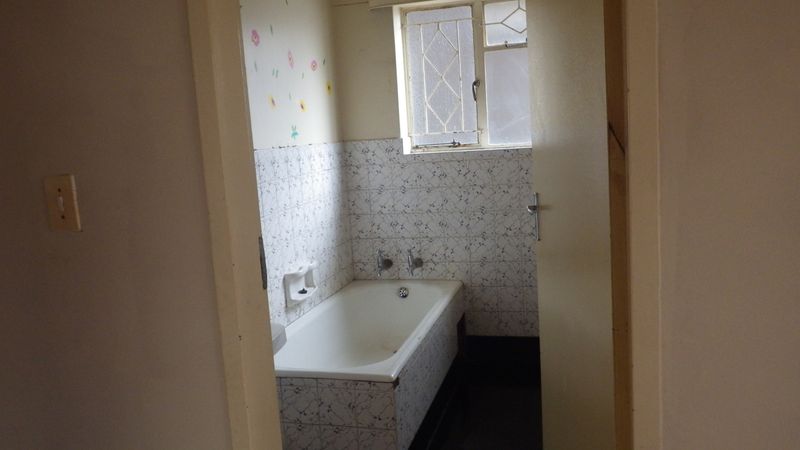 2 Bedroomed Flat in Orly Flats