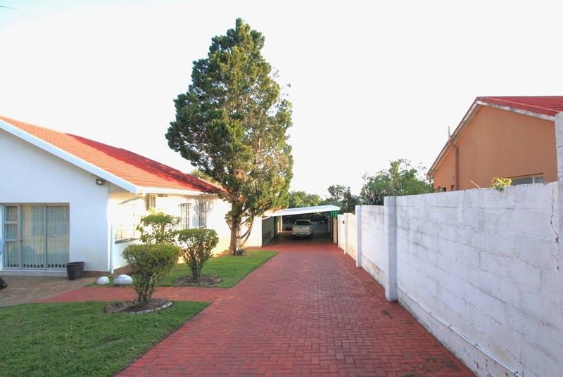 4 Bedroom family home with a flat in upmarket suburb.