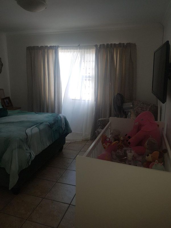 Modern semi-detached house in Double Delight Crescent, Gonubie