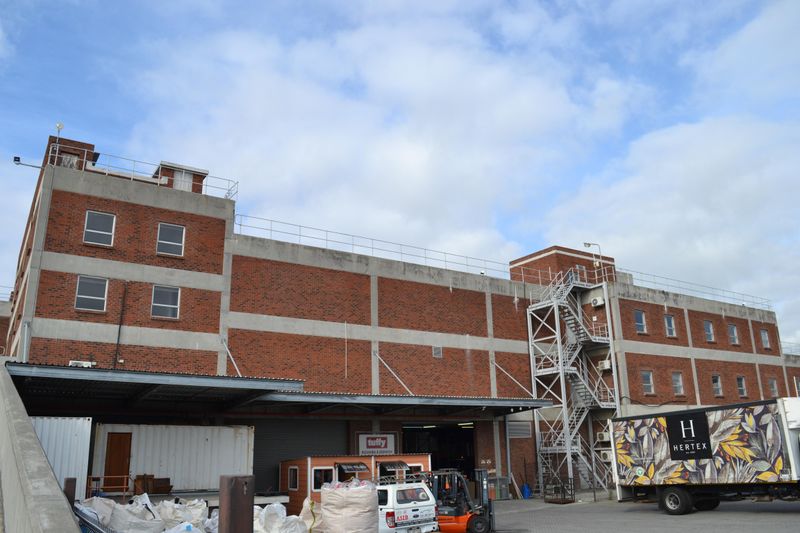 1,374m² Factory To Let in Bellville South