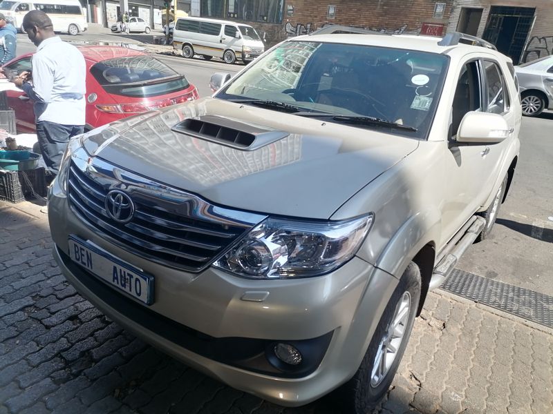 2013 Toyota Fortuner 3.0 D-4D 4x4, Gold with 87000km available now!