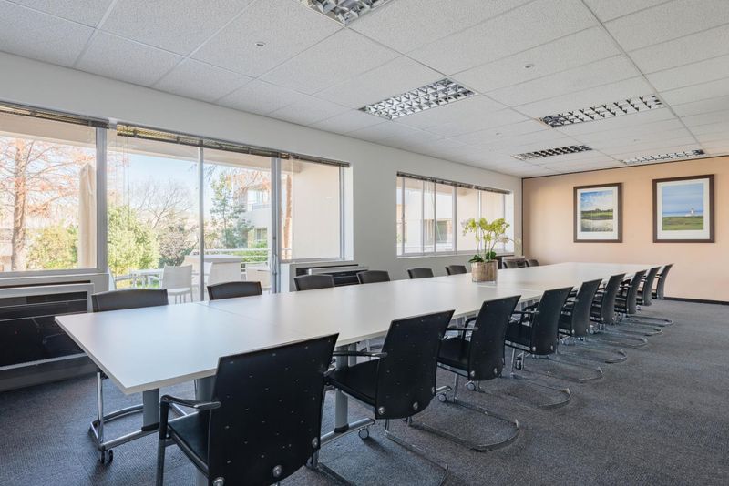 Open plan office space for 10 persons in Regus Woodmead Country Club Estate
