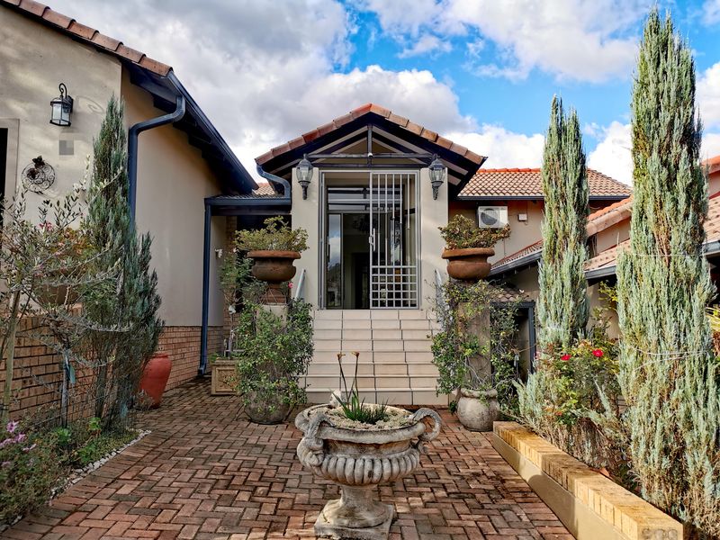 Luxurious Estate Living with Spectacular Views - Your Dream Home in Mbombela Awaits!