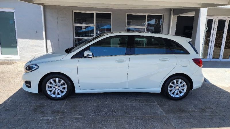 White Mercedes-Benz B 200 Style Line 7G-DCT with 141000km available now!