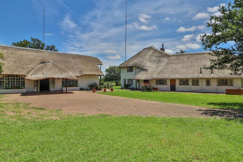 House in Allewynspoort For Sale