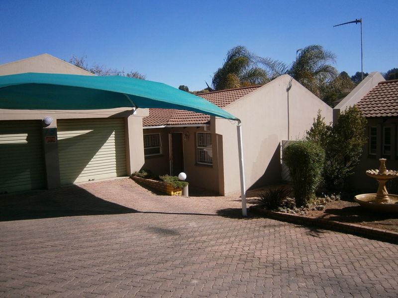 Well priced and neat simplex situated in Randpark Ridge, priced to go at R1400k. The land/size is...