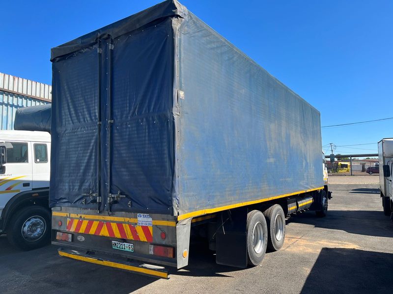 TATA LPT 1518 SLEEPER CAB WITH TAG AXLE AND VOLUME BODY