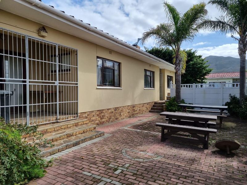 House in Kleinmond Central For Sale