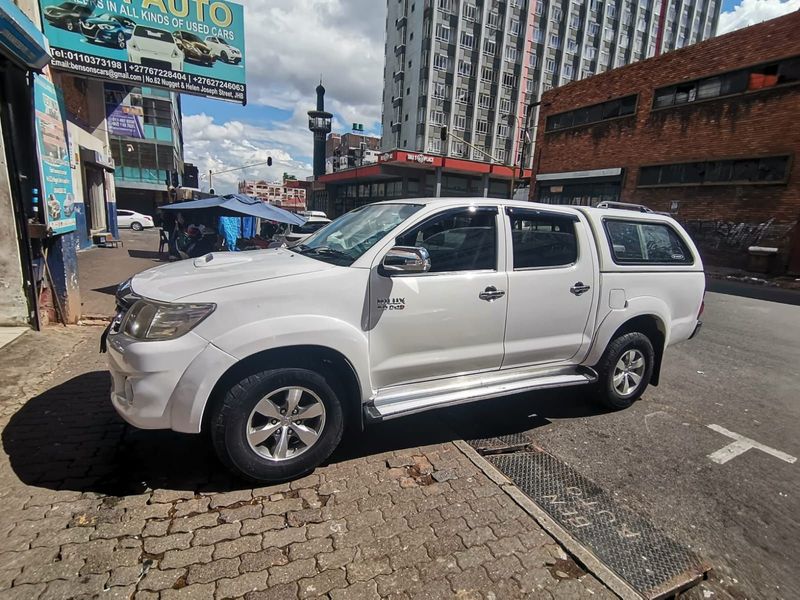 2011 Toyota Hilux 3.0 D-4D D/Cab 4x4 Raider, White with 107000km available now!