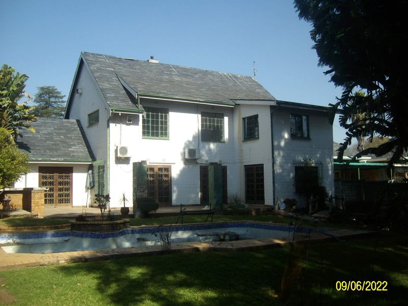 5 BED DOUBLE STOREY HOUSE WITH 4 BED FLATLET AND STAND SIZE 1500SQM