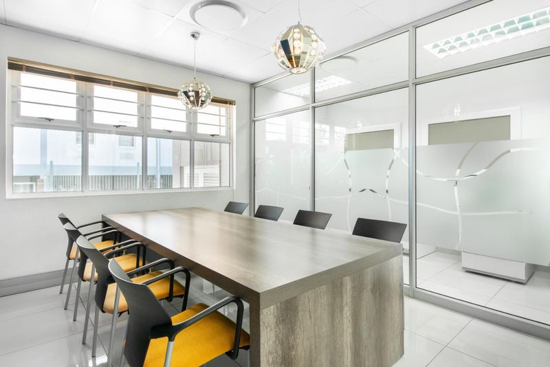 All-inclusive access to professional office space for 4 persons in Regus East London