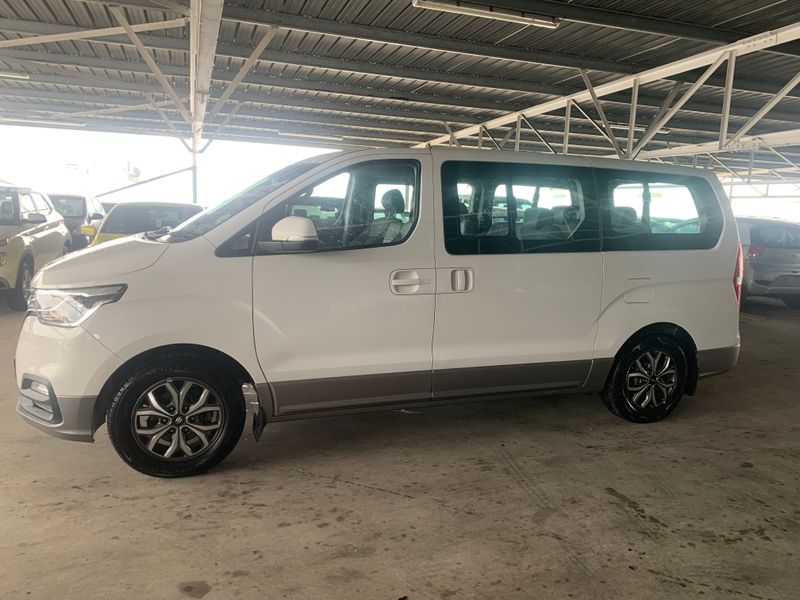 Hyundai H1 MY15 2.5 VGTi 9-Seater Bus AT, White with 34000km, for sale!