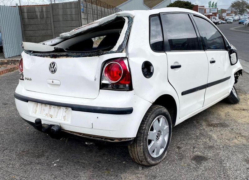 VOLKSWAGEN POLO 9N STRIPPING FOR SPARES