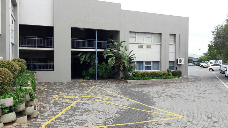 CORPORATE PARK | IMMACULATE INDUSTRIAL FACILITY TO LET / FOR SALE