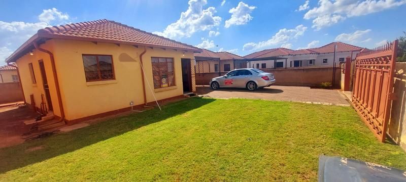 Well priced, 2 bedroom house for sale in the Orchards