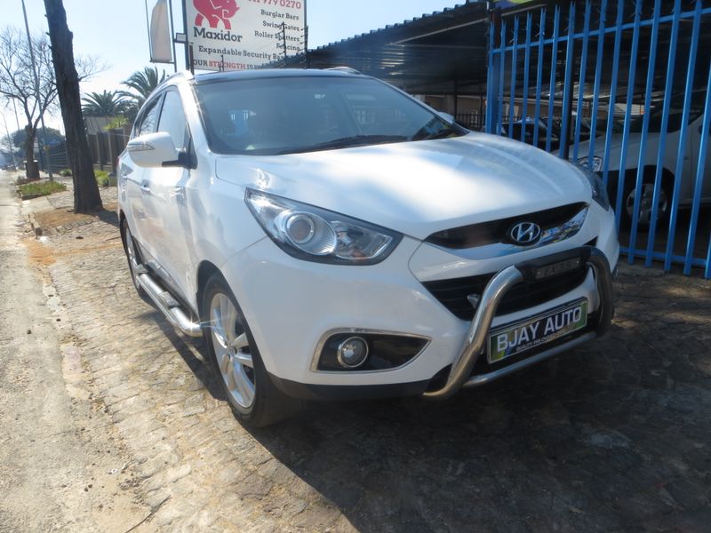 Hyundai ix35 2.0 Executive 4x2, White with 122000km, for sale!