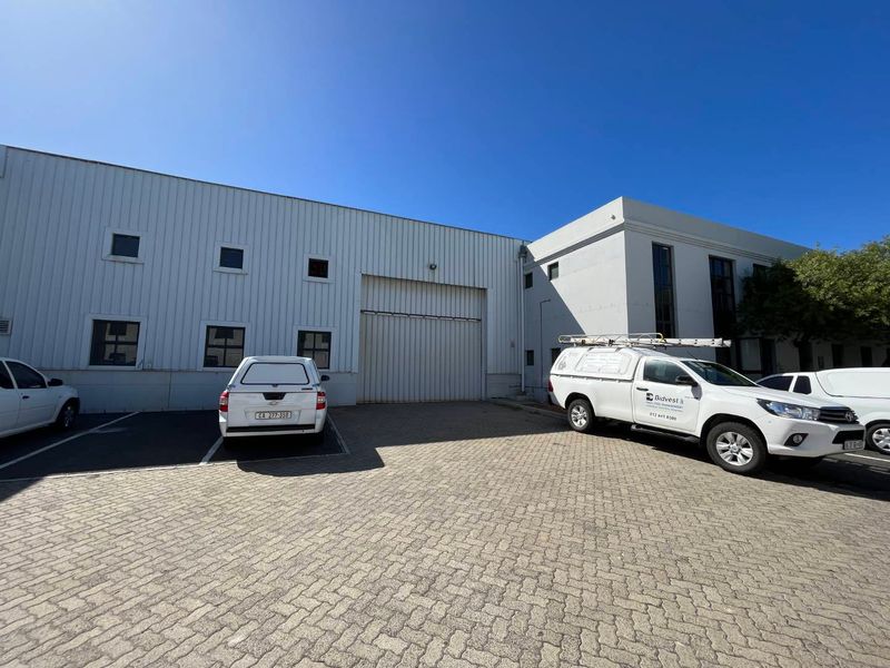 A Grade Warehouse To Let in Secure Park Montague Gardens
