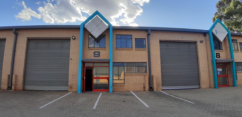Amazing industrial warehouse in the heart of Jet Park